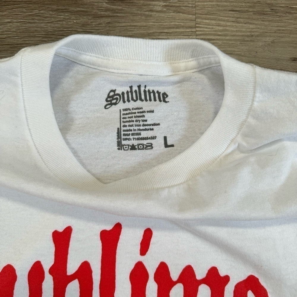 Retro white Sublime band t shirt
Mens L nice condition
Measures 22x29 - Picture 5 of 5